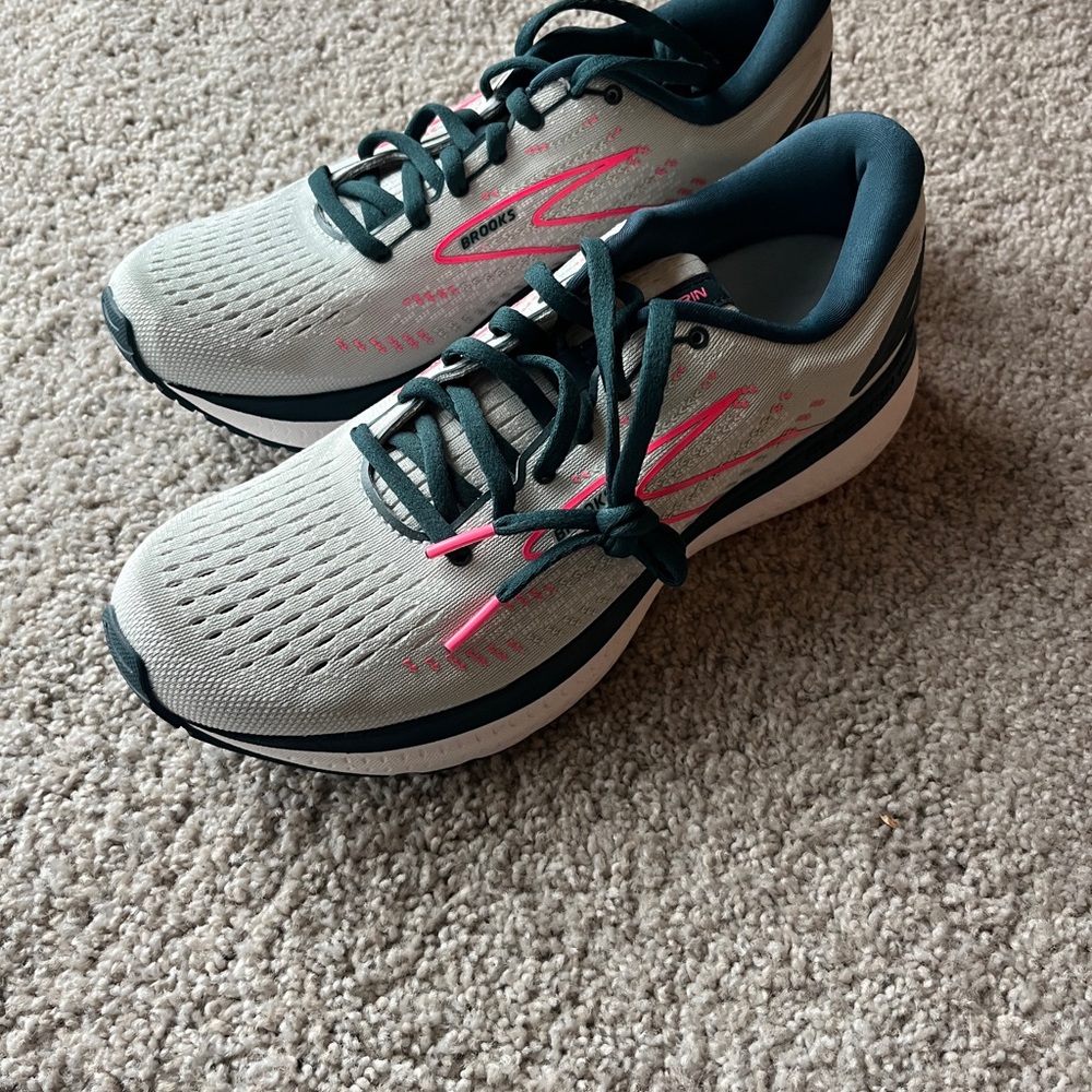 NEW Brooks Womens Glycerin 19 - size 10